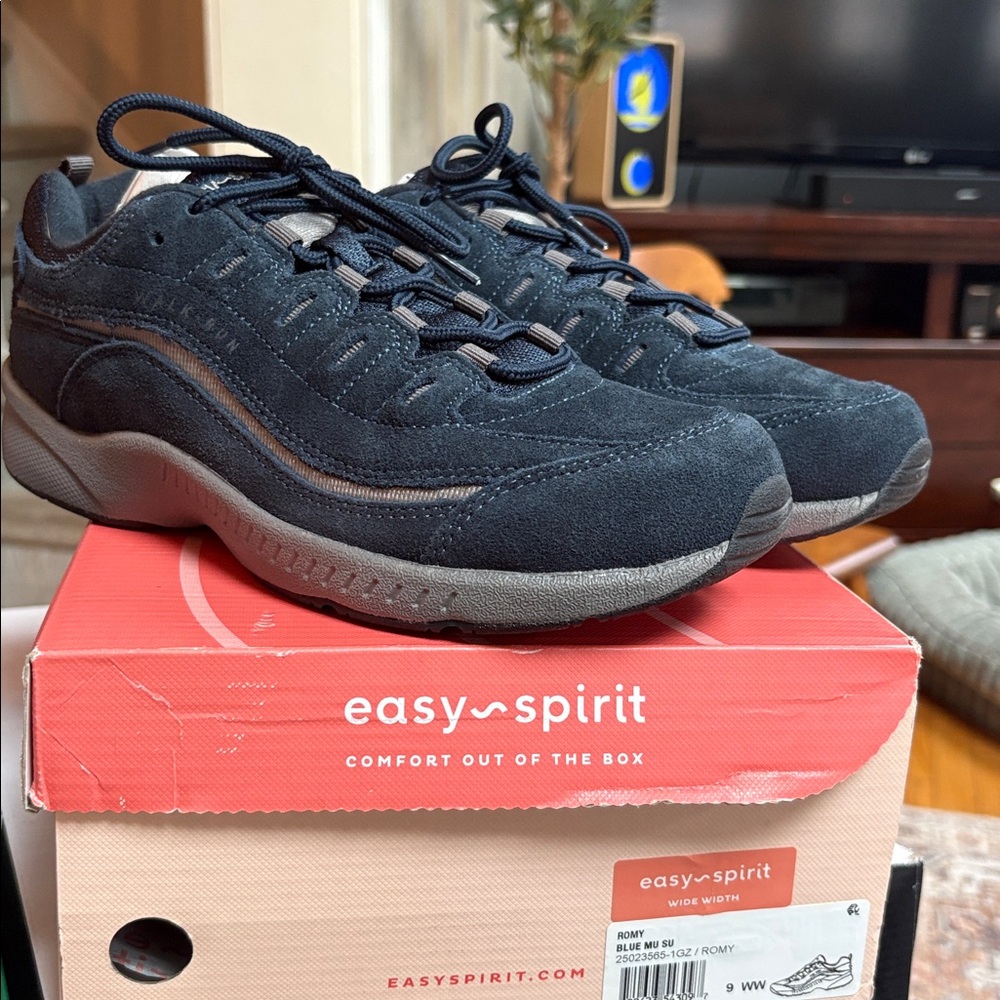 Easy Spirit NEW Romy Sneaker 9 WW